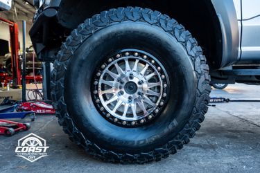 KMC KM445 17” W/ Black Beadlock Ring