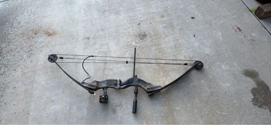 Black Compound Bow with Accessories