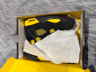Black and yellow Jordan Thunders
