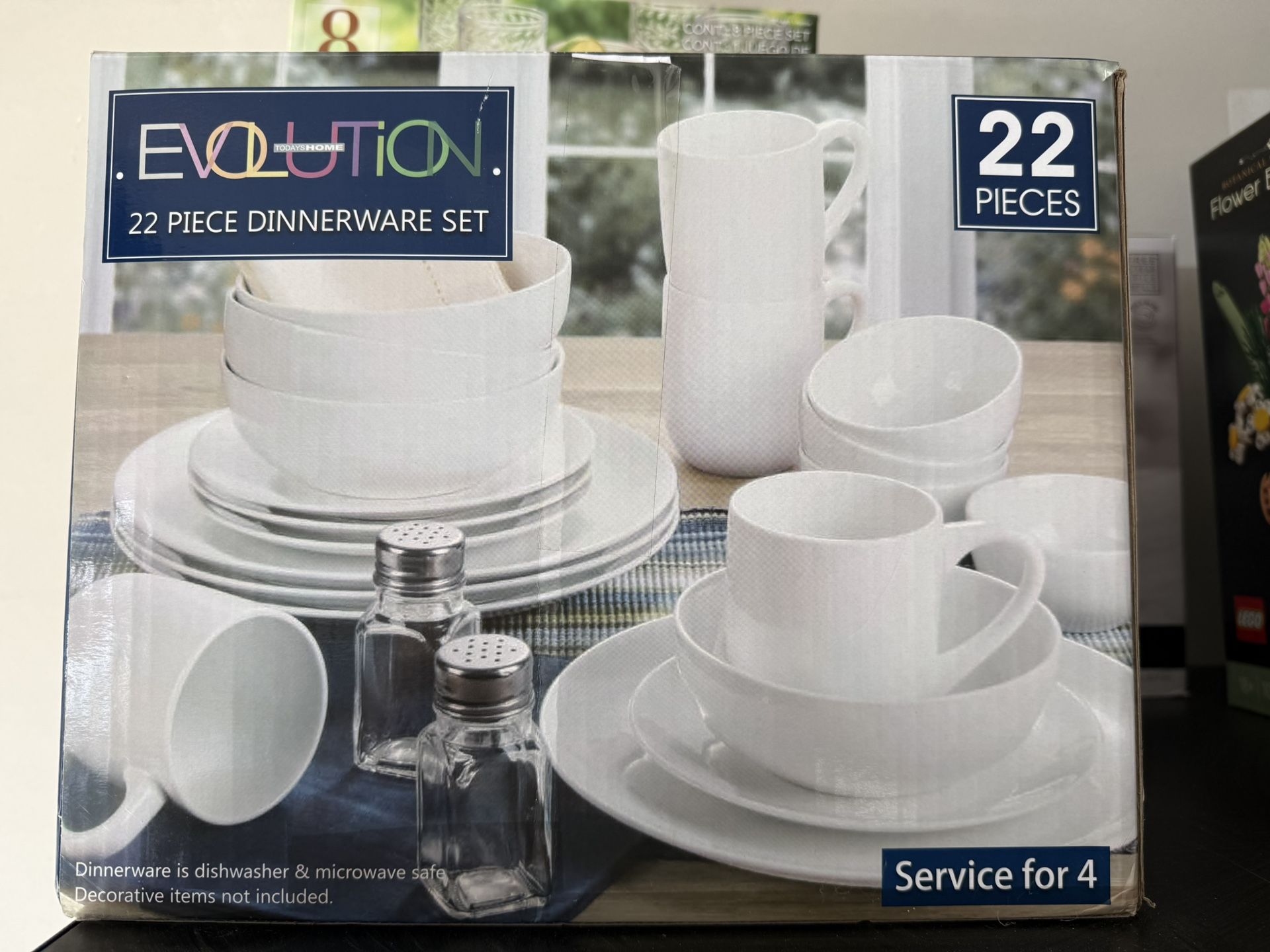 White 22 Piece Dinnerware Set