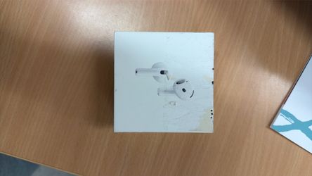 AirPod 4 (look at description)