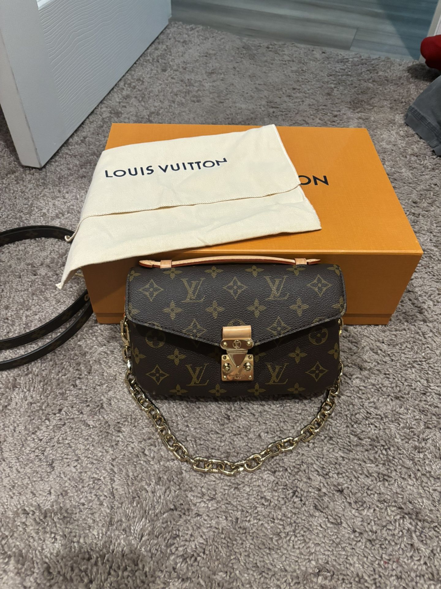 Louis Vuitton Metis East West