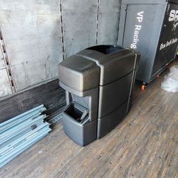 Double Sided Wash Station And Trash Can.ISLANDER™ SERIES
Fiji Waste/Windshield Service Center, 40-Gallon Double-Sided, Open-Top