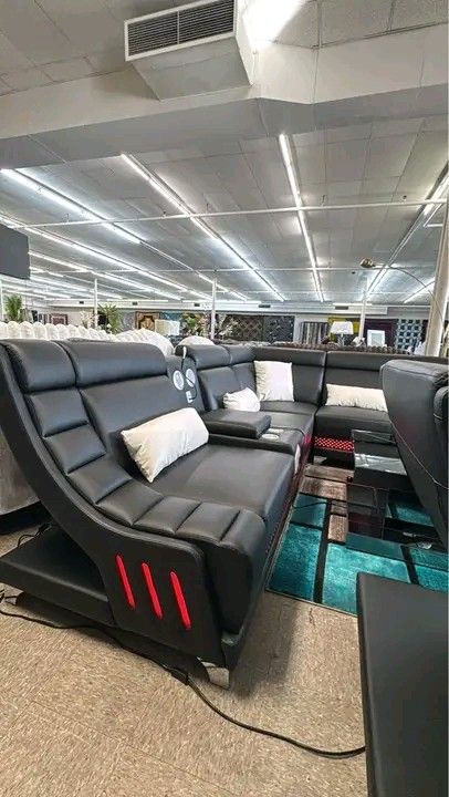Sectional and Chaise ✅️LIMITED OFFER✅️ Financing Available Down $53. Ask for Price 