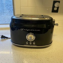 Retro style brand new black toaster