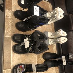 YOUTH  AND ADULTS SNOW BOOTS  NEW CASH ONLY  AVAILABLE 