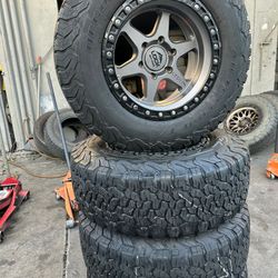 Vendo Rines Nuevos 17x9 De Ancho De 6-139.7 Con Llantas 265/70/R17 Bfgoodrich Las 4 Por $940