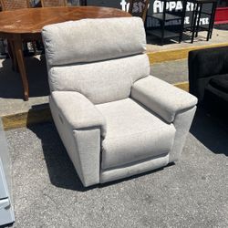 Fully electric recliner