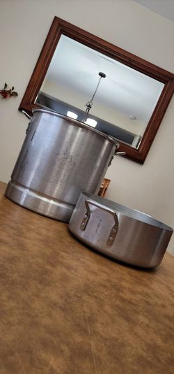 Kitchen pots