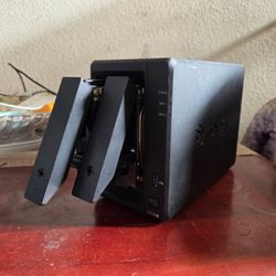 Synology NAS DS720+, DX517, five 4tb drives bundle
