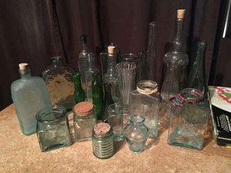 Lot of 24 decorative glass bottles and vases Villa massa