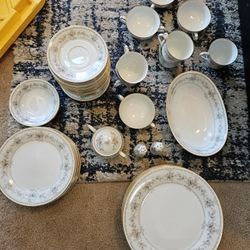 30+ Pieces of Noritake Applique dinnerware
