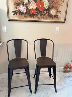 Dos. Sillas para