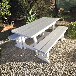 Outdoor Picnic Bench set, freshing painted, Adding one more coat soon. Good Condition