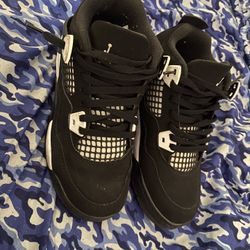 Jordan 4s