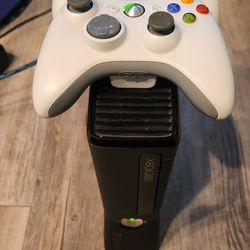 Xbox 360 -2 Controllers 1 Game