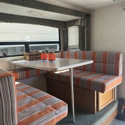 2004 Lance 821    8’11”