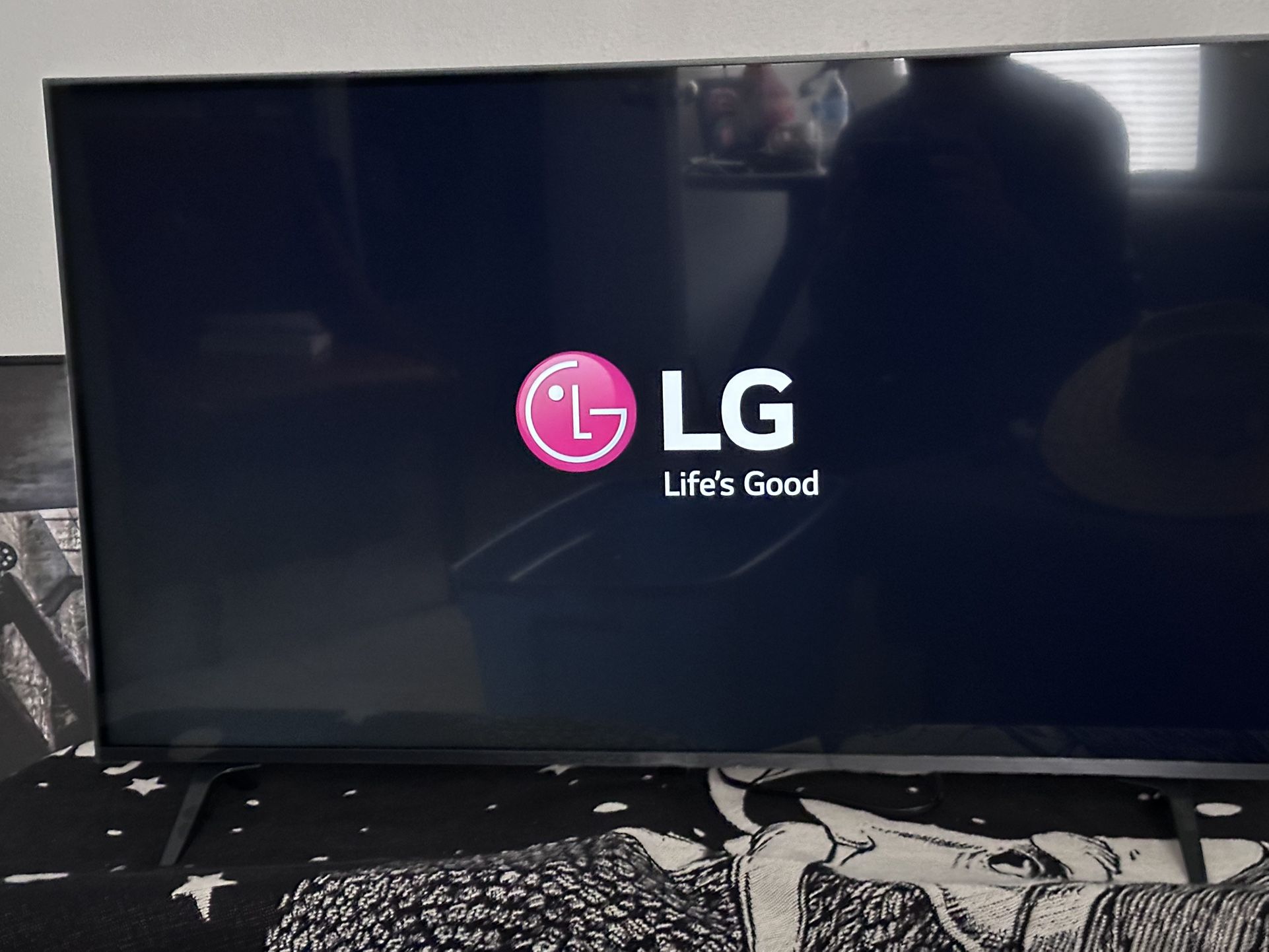 television 43” LG 43UQ75