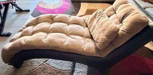 Chaise lounge