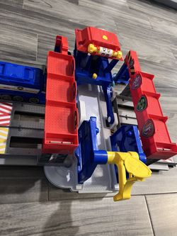 PAW Patrol Big Truck Pups Truck Stop HQ Transforming Playset