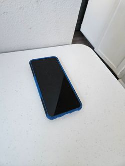 Motorola Moto G Pure XT2163DL 32GB Unlocked Android Smartphone w/ Blue Case