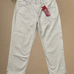 Levi’s Jeans NWT Women’s Size 16 Mis Slim Capri Slit Bottom Khaki