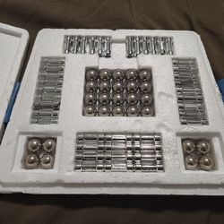 Magnetix metallic silver 70 piece magnetic construction building set