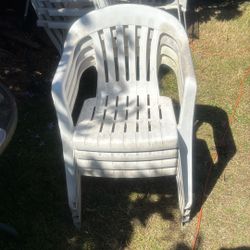 4 Plastic Chairs 25$
