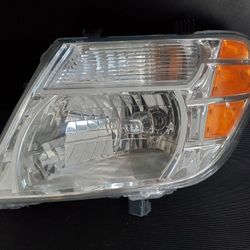 08 - 11 Nissan Pathfinder Driver Left Headlight