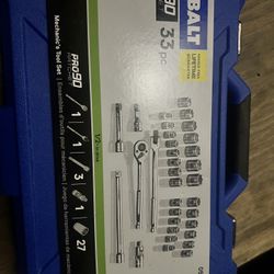 Mechanic Tool Set  33 Pc.