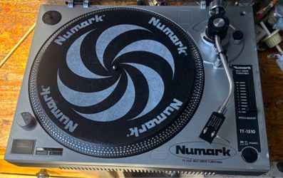 Numark TT-1510 Belt-Drive Turntable