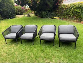 Outdoor seating set