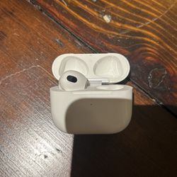 Apple AirPods Gen 3 MagSafe  Case And 1 AirPod Only 