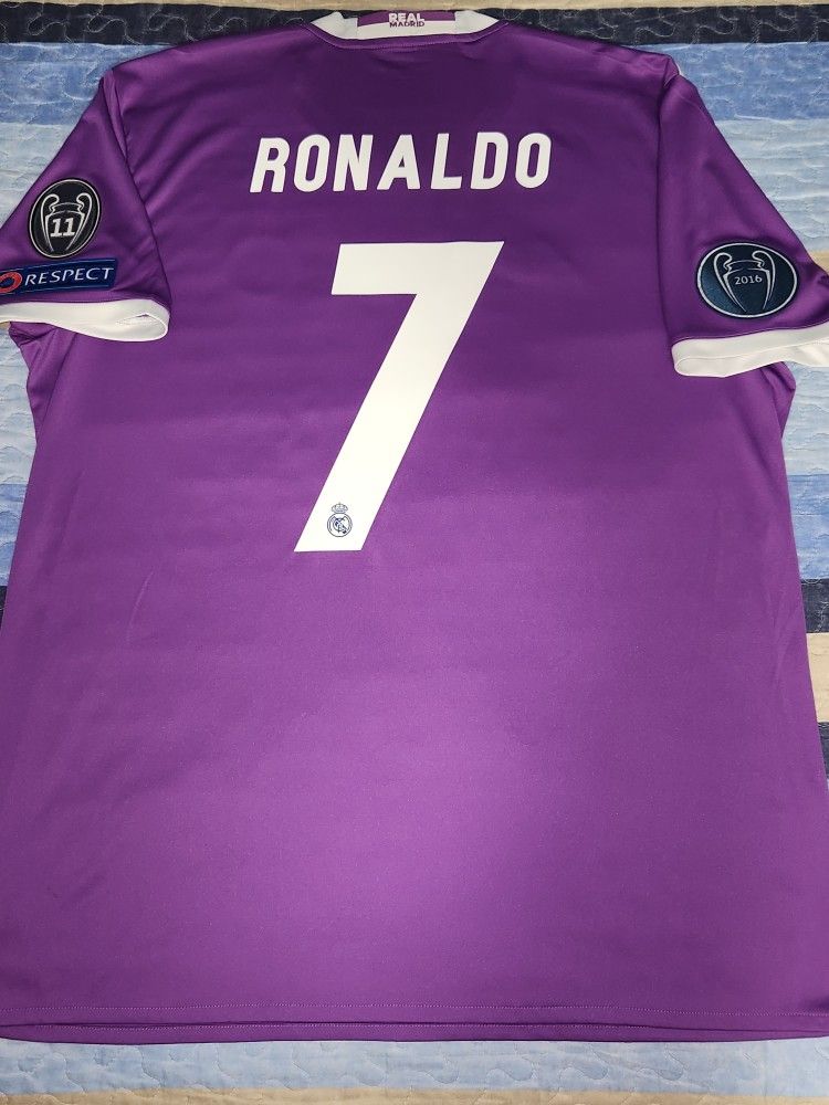 Real Madrid Jersey (XL) **SUPER RARE**