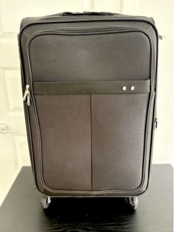 1-Black 27” World Traveler Dejuno Angeles Suitcase