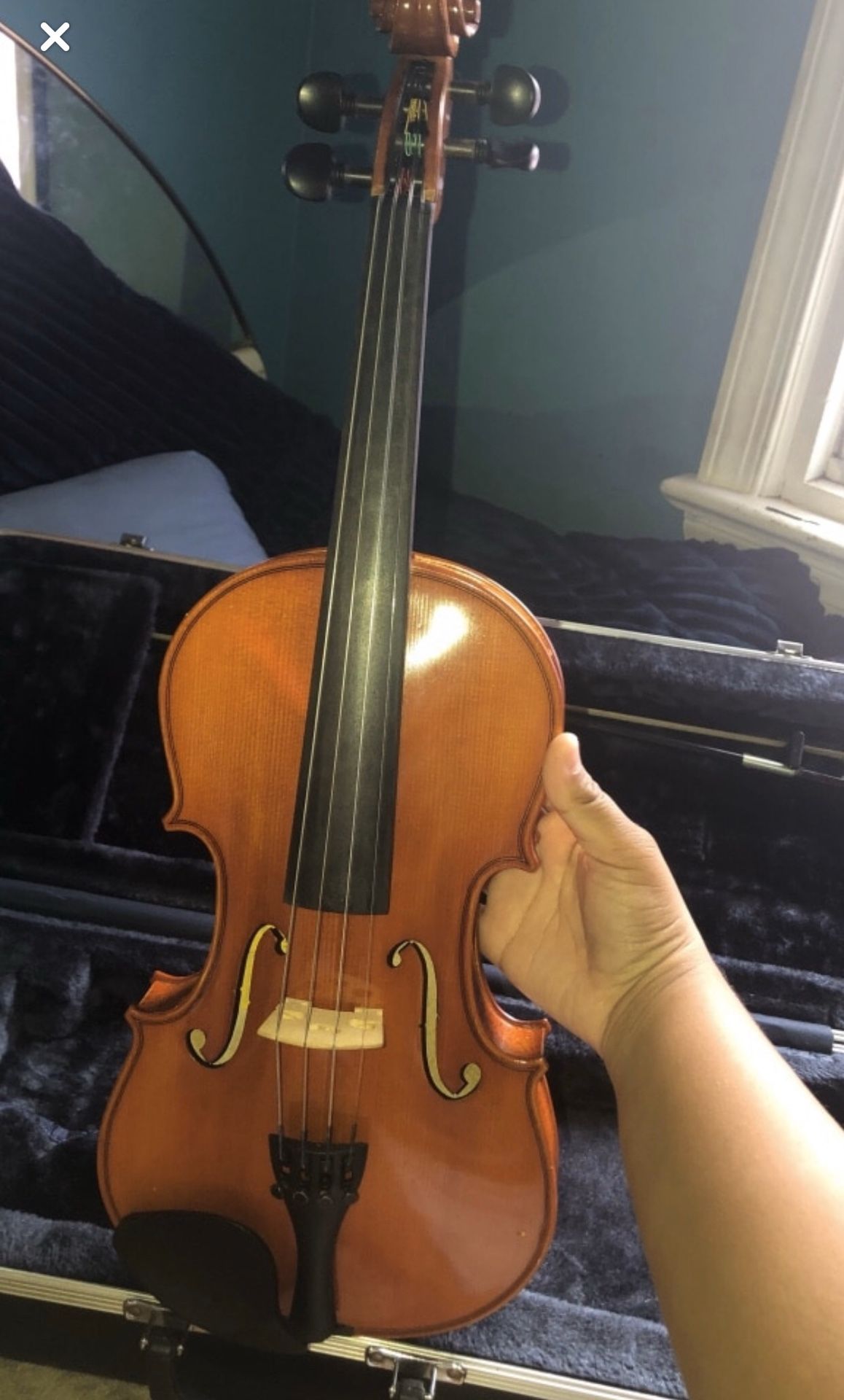 Violin (4/4 Full) with the Bow and Case (with the strap)