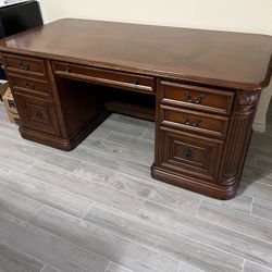 Executive Desk Great Shape