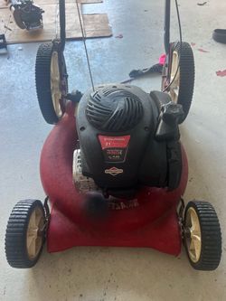 Murray lawn mower with a Briggs & Stratton 450E engine.