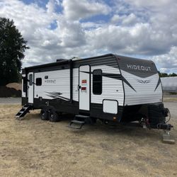2020 Travel Trailer (Like New)