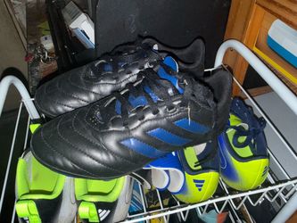 Adidas soccer cleats boys size 2.5