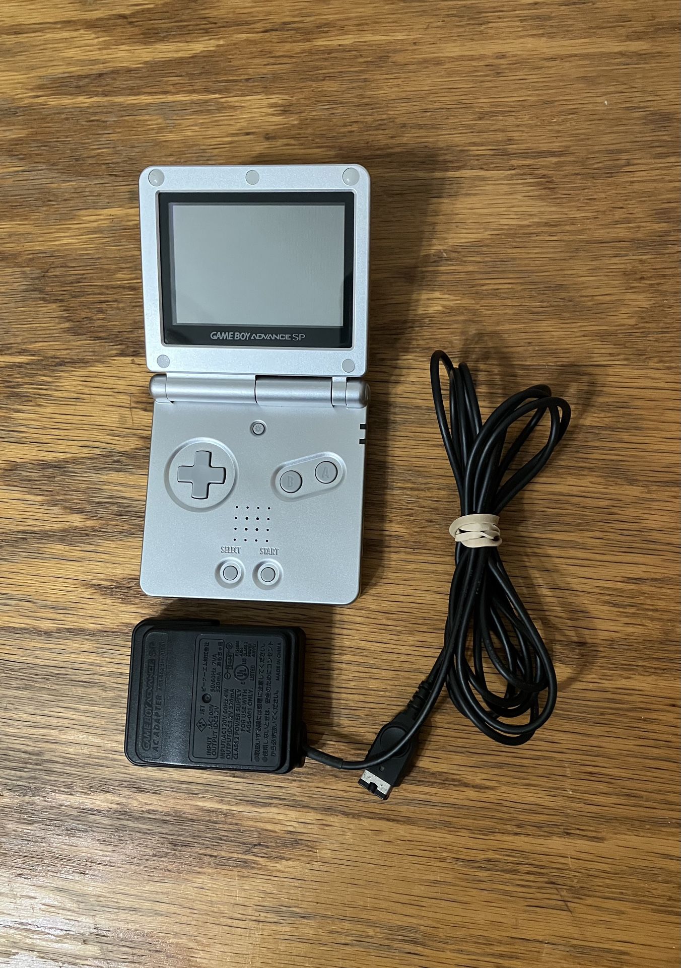 Nintendo Gameboy Advance SP AGS-001 console video system Platinum Silver GBA game boy Handheld