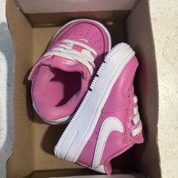 Nikes Size 4c