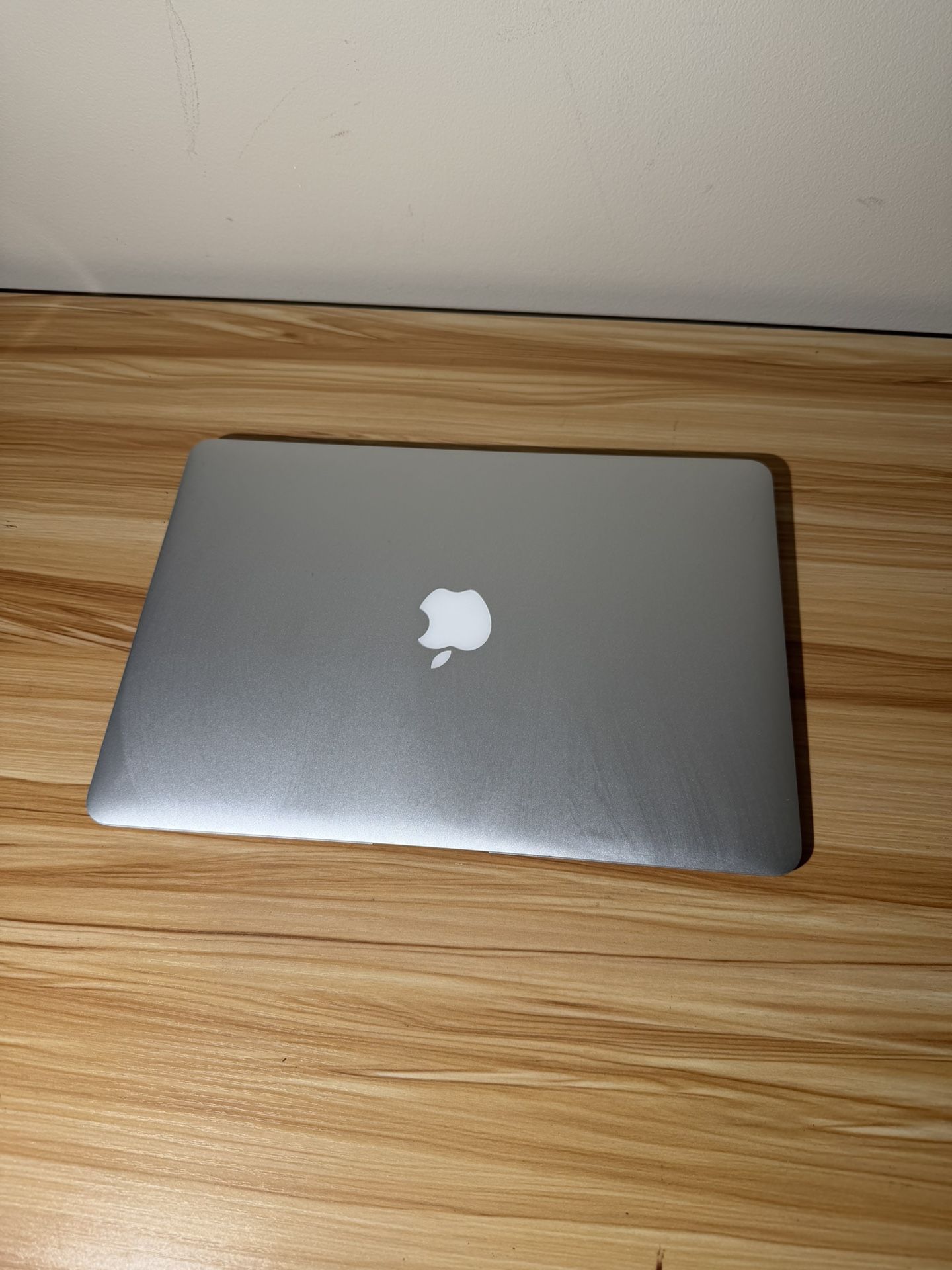 MacBook Air 13” A1466 (2017) – For Parts /No Charger