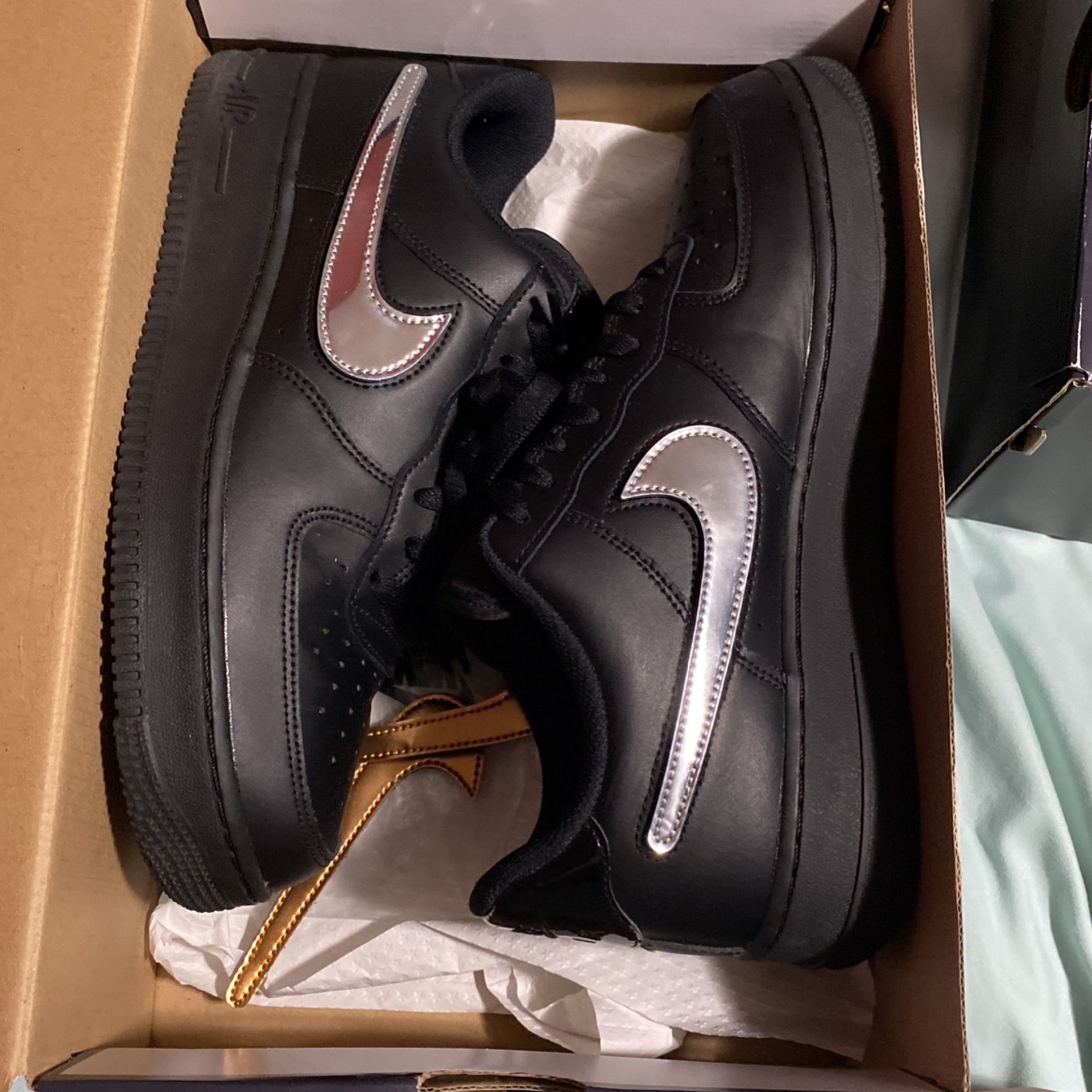 NIKE AIRFORCE 1