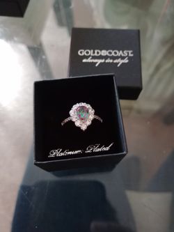 Beautiful Platinum plated Ring... Size 8