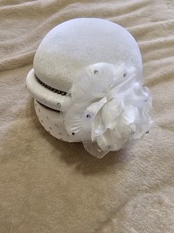 Off White Church Hat With Flower Detail