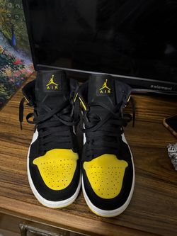 Air Jordan 1 Mid Yellow Toe Sneakers SIZE 8