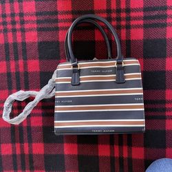 Tommy Hilfiger Purse with removable strap 