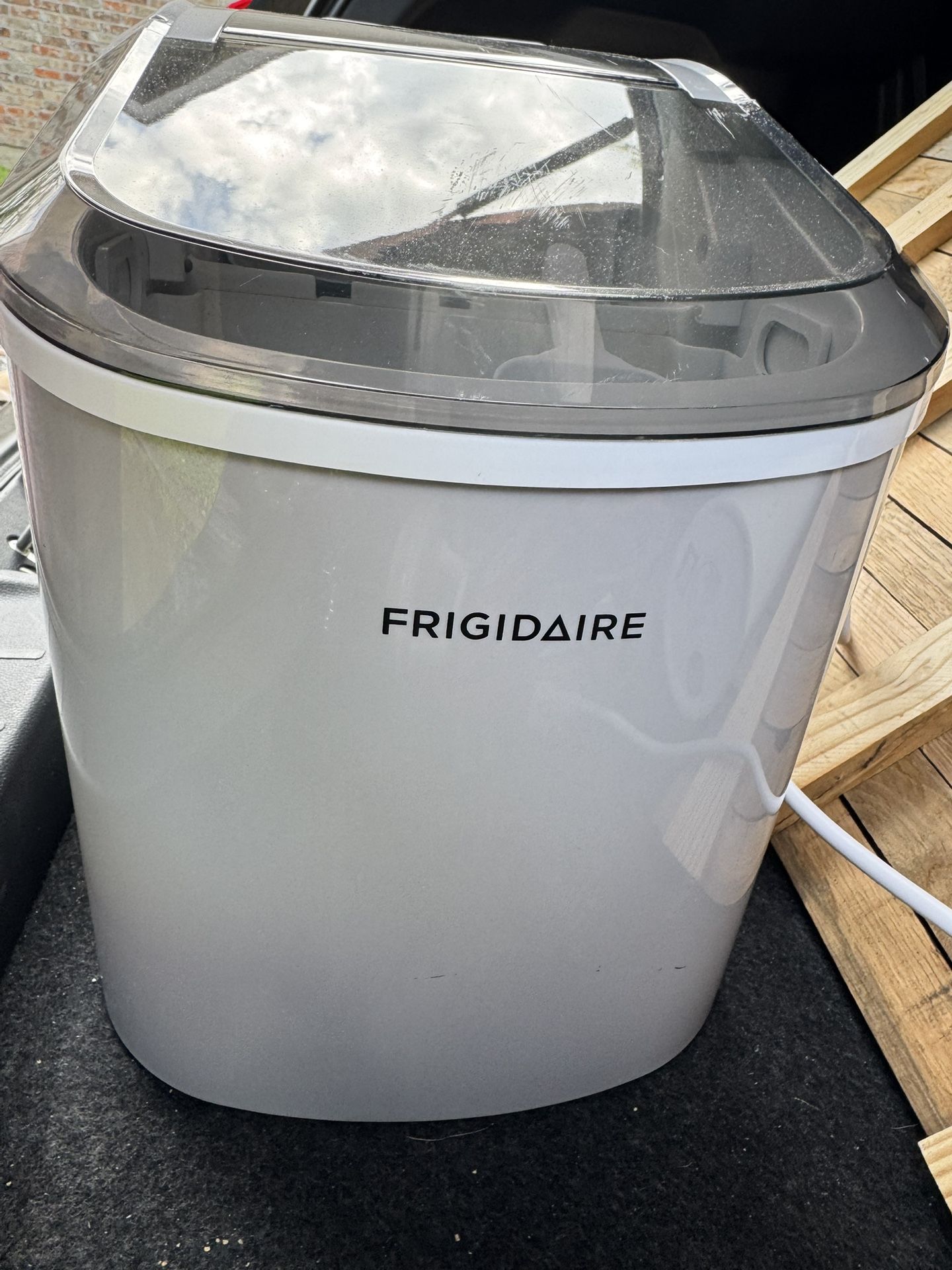 Frigidaire Ice Maker