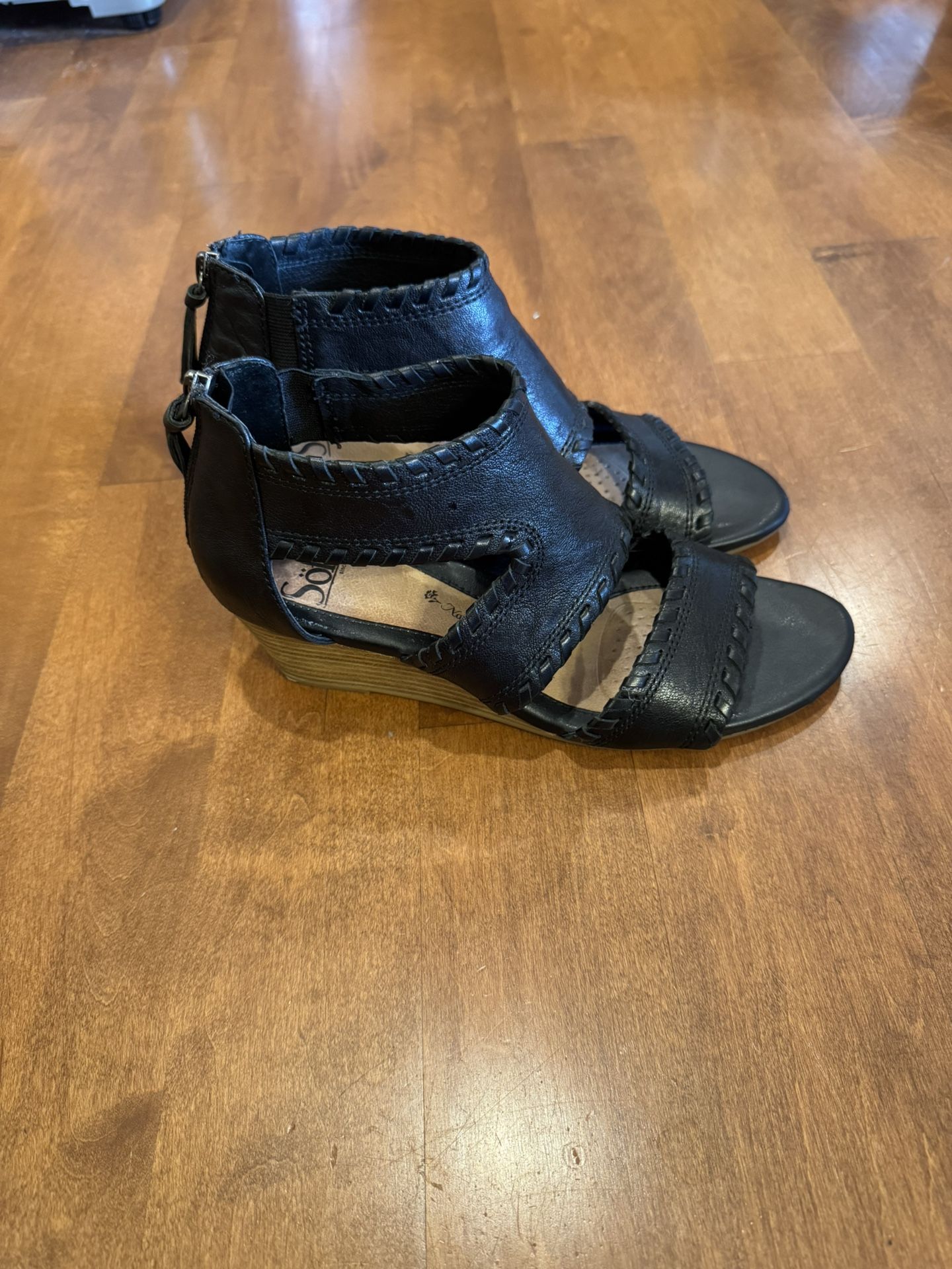 Woman’s Soofft Natural Leather Sandals Shipping Avail